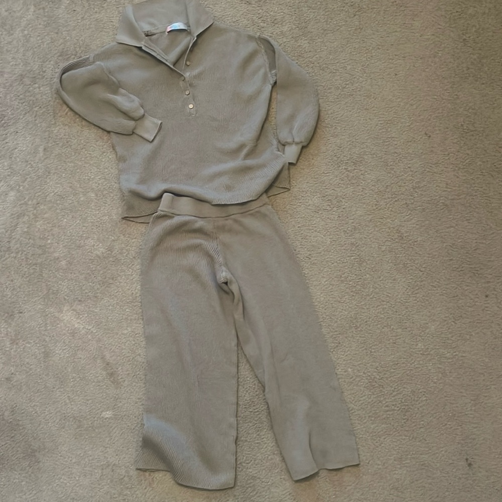 Free People Beach. Xs. So cute, sweater set with crop pants.